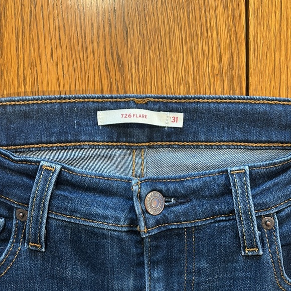 Woman’s Levi 726 Flare Jeans - Picture 3 of 7